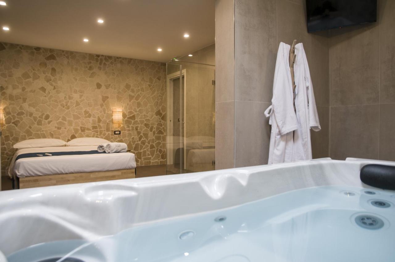 Suite 18 Luxury Apartments Bari Exterior photo
