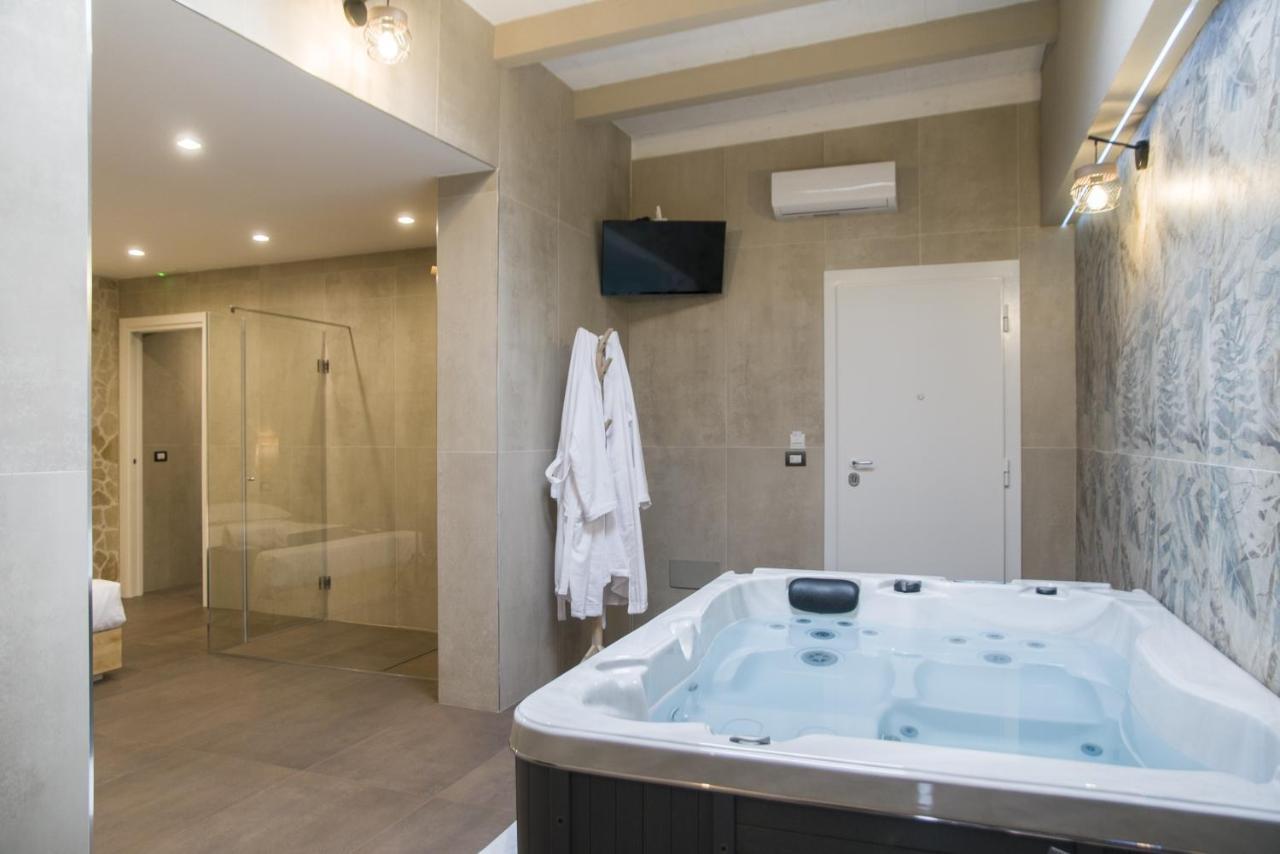 Suite 18 Luxury Apartments Bari Exterior photo
