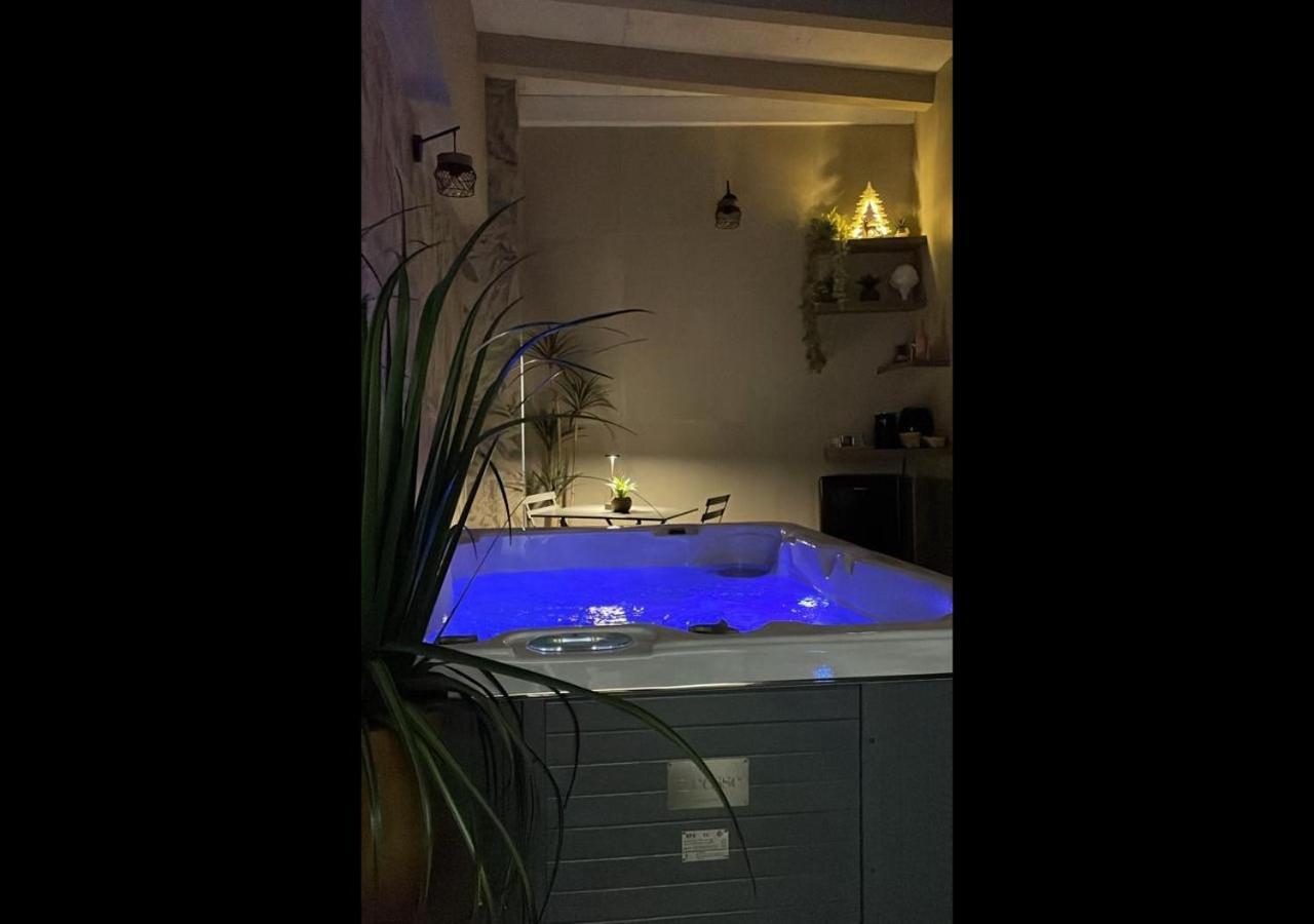 Suite 18 Luxury Apartments Bari Exterior photo